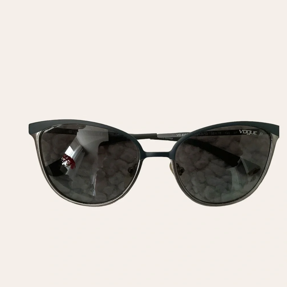 Vogue Women Eyewear Polarized Pewter Full Rim Grey‎ Gradient Sunglasses 4002-S